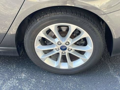 Used 2019 Ford Fusion SE FWD image 11