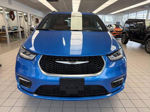 New 2026 Chrysler Pacifica Pinnacle image 3