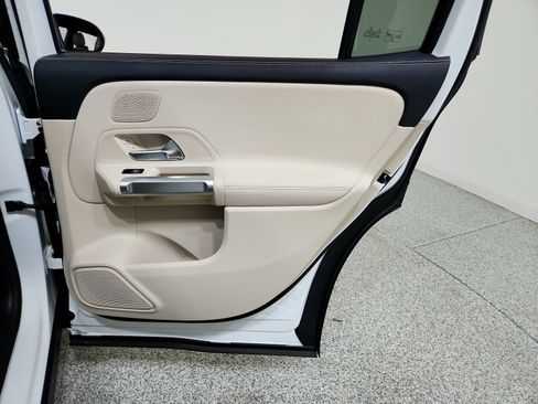 Certified 2025 Mercedes-Benz GLB 250 4MATIC w/ Exclusive Package image 26