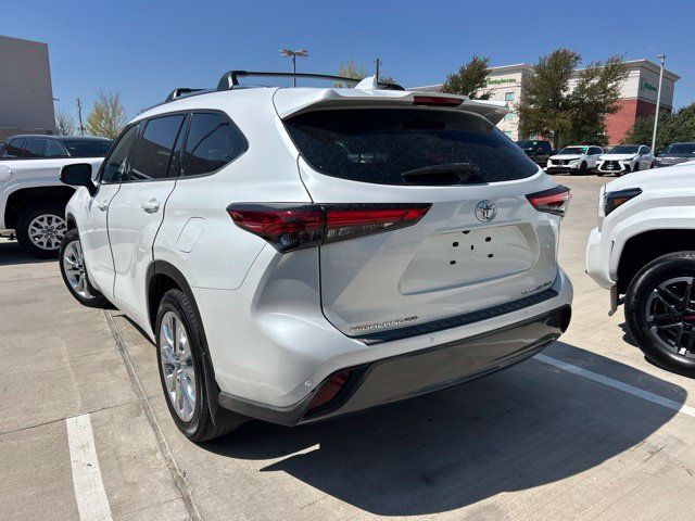 Used 2023 Toyota Highlander Limited AWD/4WD image 6