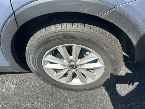 Used 2020 Kia Sorento LX image 7