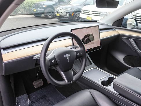 Used 2023 Tesla Model Y Long Range AWD/4WD image 22
