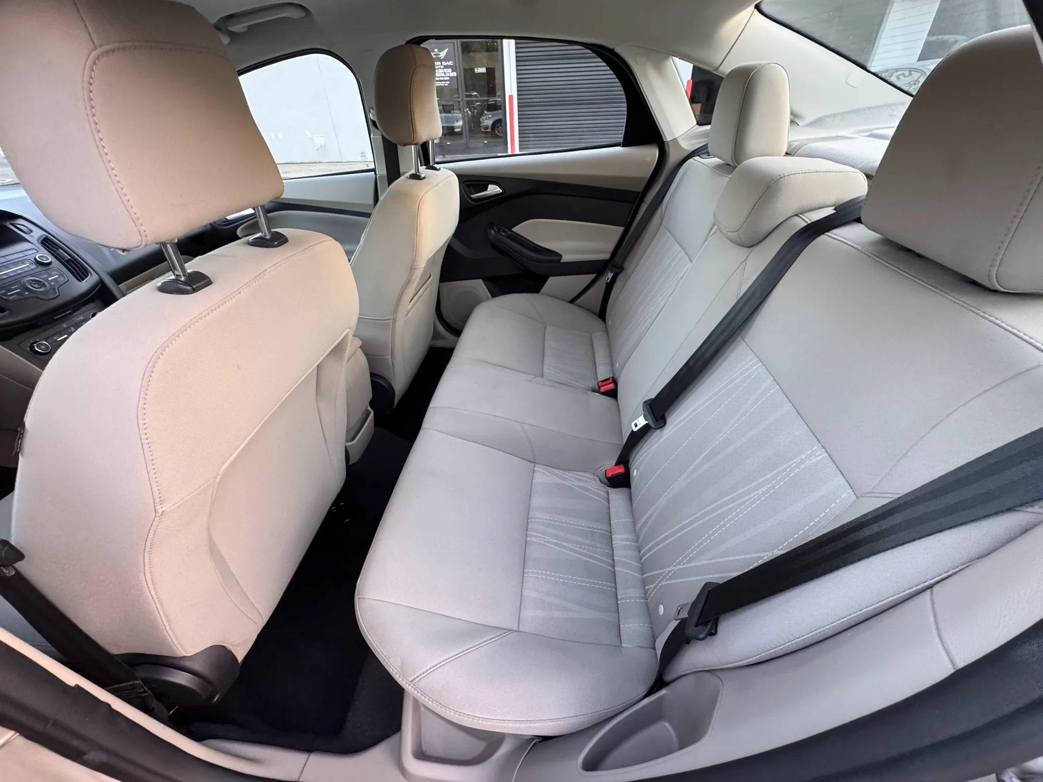 Used 2018 Ford Focus SE FWD image 16