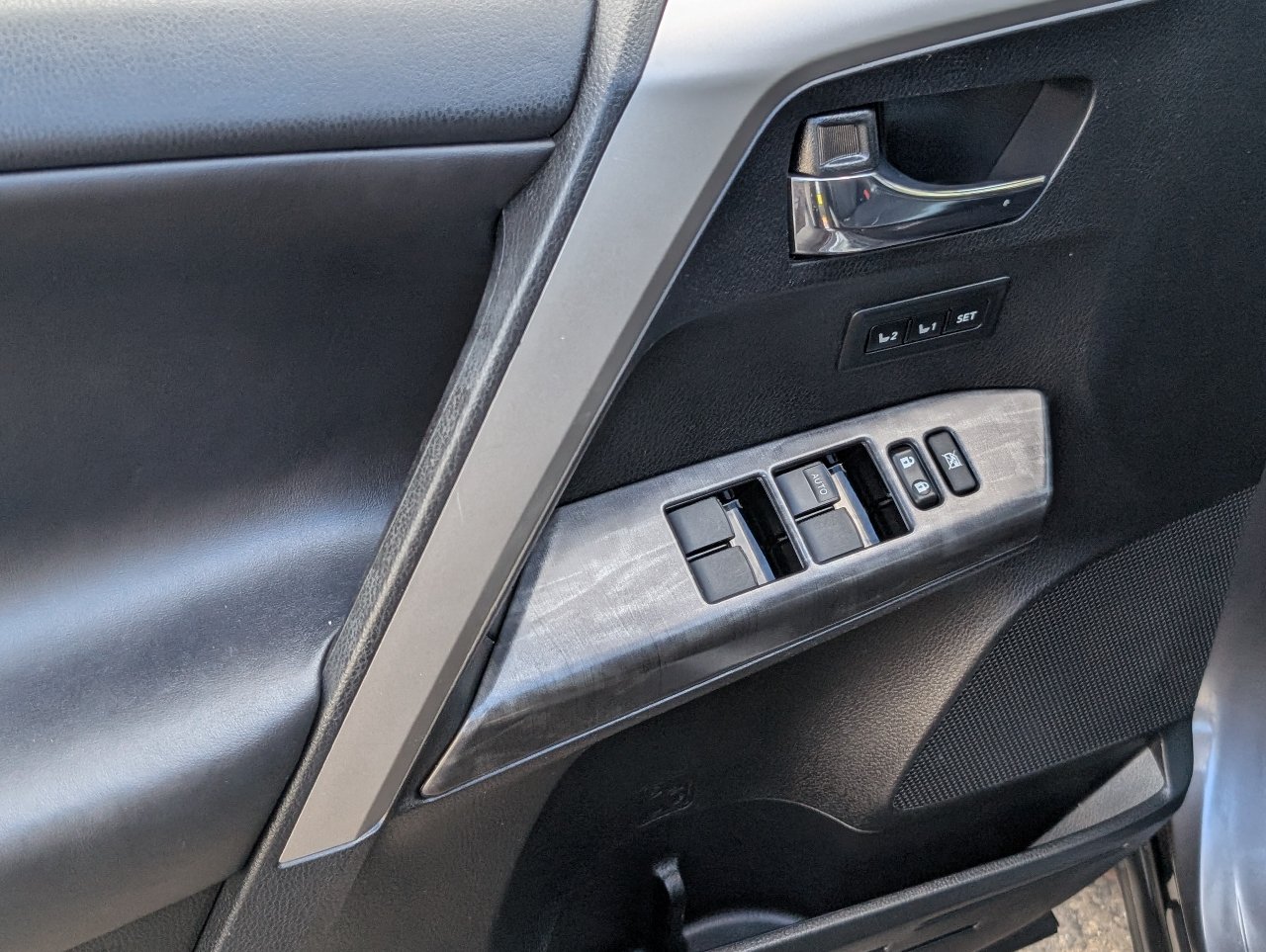 Used 2017 Toyota RAV4 Platinum FWD image 15