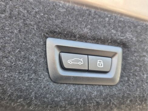 Used 2025 BMW i5 eDrive40i w/ M Sport Package RWD image 18