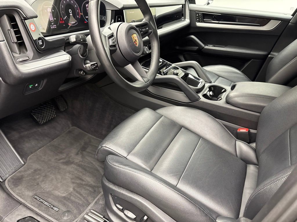 Certified 2024 Porsche Cayenne AWD/4WD image 5