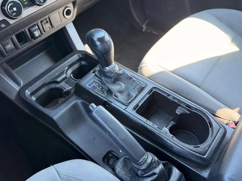 Used 2019 Toyota Tacoma SR5 RWD image 19