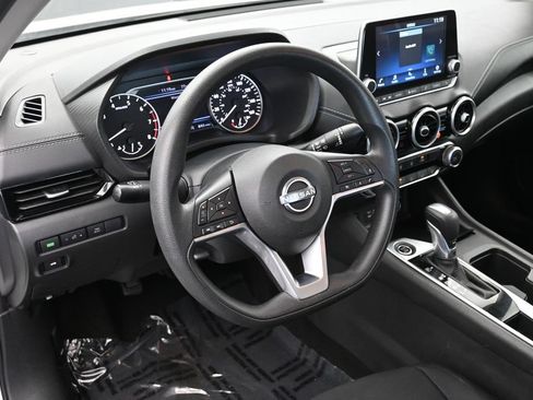 Used 2024 Nissan Sentra SV FWD image 17