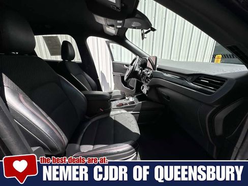 Used 2025 Ford Escape ST-Line Select AWD/4WD image 23