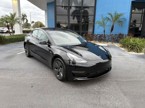 Used 2023 Tesla Model 3 Standard Range image 2