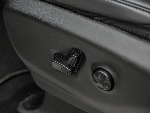 Used 2023 Chrysler Pacifica Touring-L FWD image 20