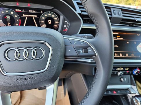 New 2025 Audi Q3 2.0T Premium image 12