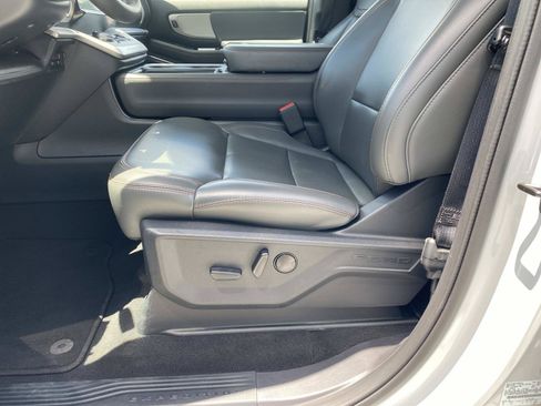 Used 2025 Ford Expedition Active AWD/4WD image 17