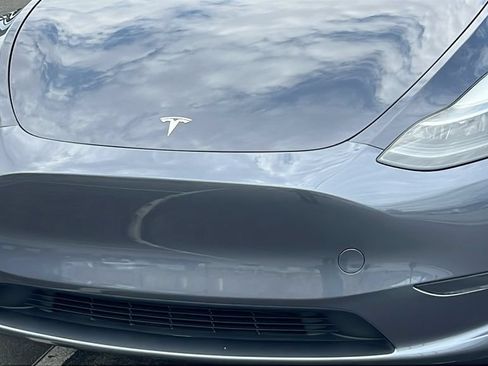Used 2023 Tesla Model Y Long Range AWD/4WD image 3