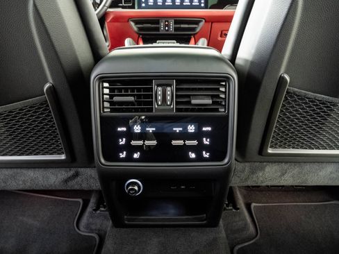Certified 2024 Porsche Cayenne Coupe AWD/4WD image 21