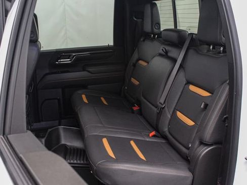 Used 2024 GMC Sierra 2500 AT4 w/ AT4 Preferred Package AWD/4WD image 15