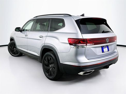 Used 2025 Volkswagen Atlas SE w/ Panoramic Sunroof Package image 6