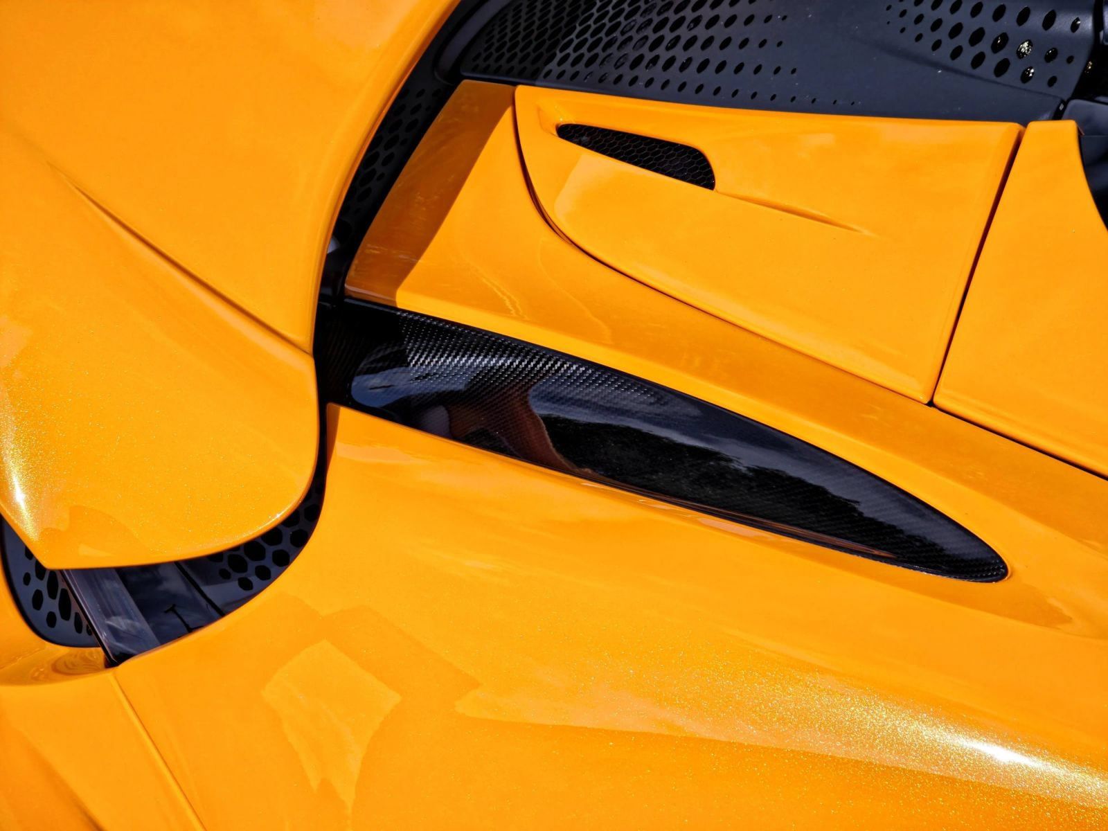 Used 2022 McLaren 765LT RWD image 26