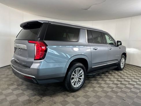 Used 2022 GMC Yukon XL SLT w/ SLT Premium Package image 3