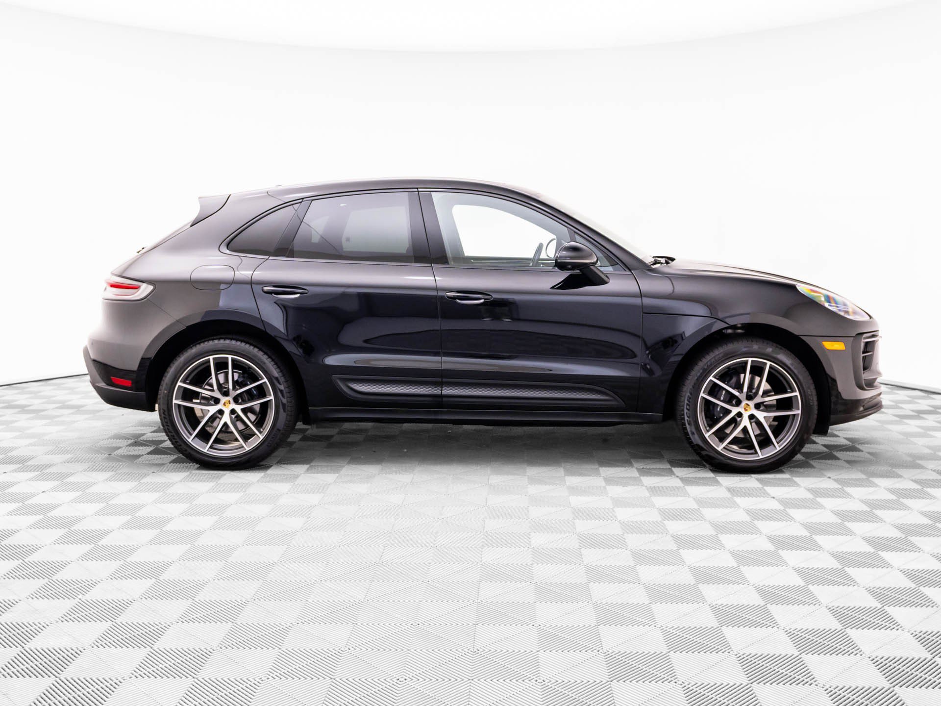 Used 2026 Porsche Macan AWD/4WD image 7