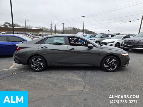 Used 2025 Hyundai Elantra Limited image 12