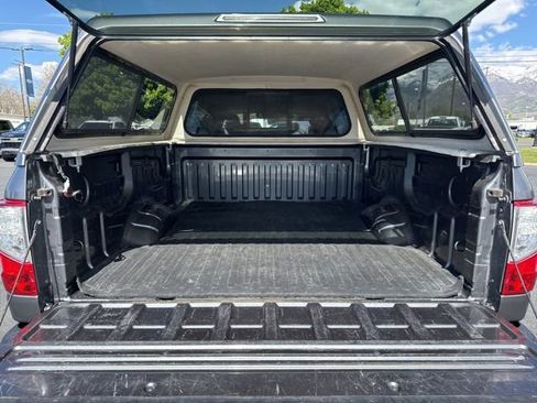 Used 2017 Nissan Titan SV AWD/4WD image 14