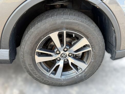 Used 2018 Toyota RAV4 XLE AWD/4WD image 9