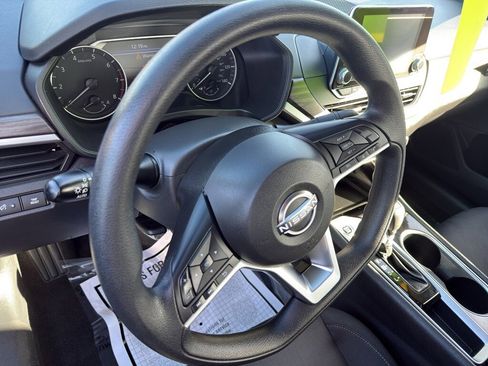 Used 2024 Nissan Altima 2.5 SV image 12
