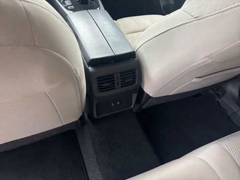 Used 2025 Nissan Rogue SV FWD image 24