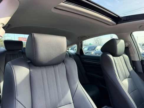 Used 2020 Honda Accord Touring image 11