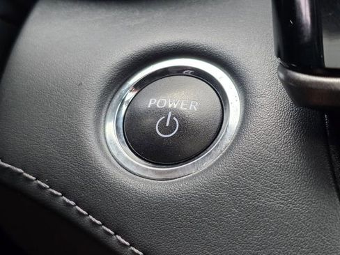 Used 2023 Toyota Highlander XLE AWD/4WD image 40