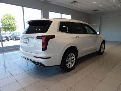 Used 2025 Cadillac XT6 Luxury AWD/4WD image 4