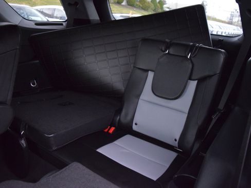 Used 2023 Ford Explorer XLT w/ Equipment Group 202A image 9