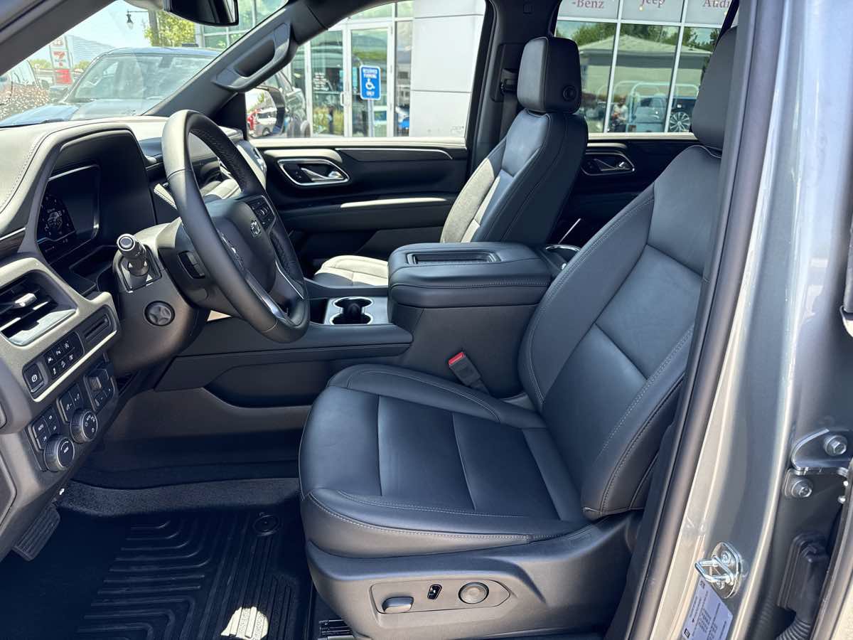 Used 2024 Chevrolet Tahoe Z71 w/ Luxury Package AWD/4WD image 14