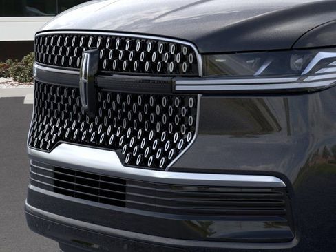 New 2026 Lincoln Navigator L Premier AWD/4WD image 17