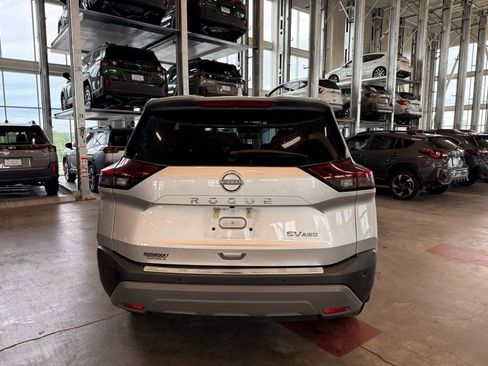 Used 2023 Nissan Rogue SV AWD/4WD image 4