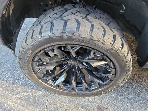 Used 2018 Ford F150 XLT w/ Equipment Group 302A Luxury AWD/4WD image 9