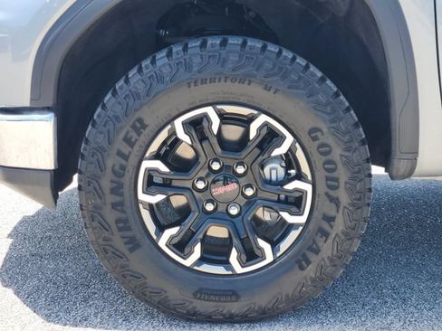 Used 2024 GMC Sierra 1500 SLT AWD/4WD image 8
