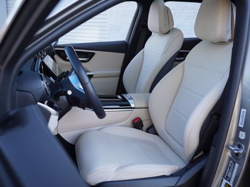 Used 2023 Mercedes-Benz GLC 300 4MATIC image 18