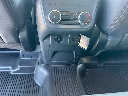 Used 2025 Ford Explorer Active AWD/4WD image 13