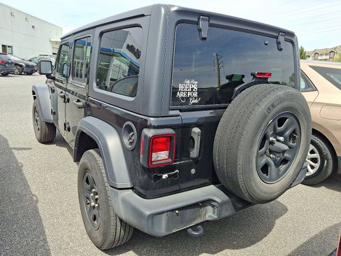 Used 2018 Jeep Wrangler Unlimited Sport image 4
