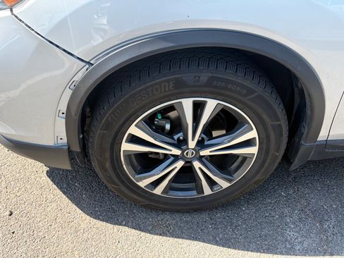 Used 2018 Nissan Rogue SL w/ Premium Package FWD image 6