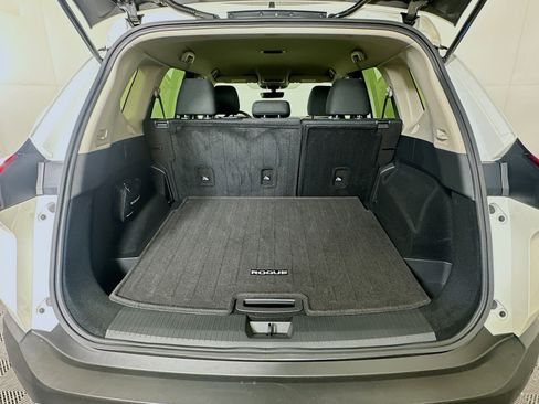 Used 2023 Nissan Rogue S image 28