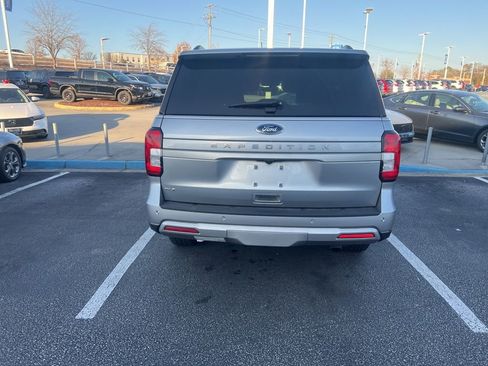 Used 2024 Ford Expedition XLT image 5