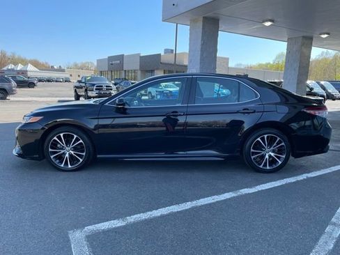 Used 2020 Toyota Camry SE w/ Convenience Package FWD image 8
