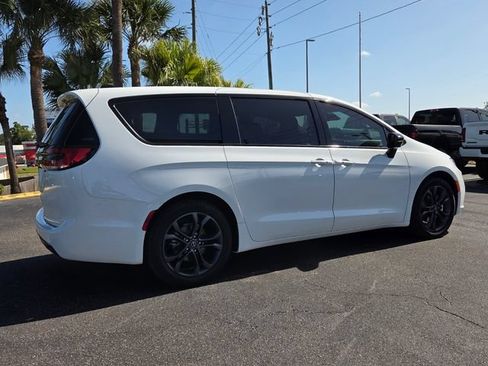 New 2026 Chrysler Pacifica Select FWD image 7