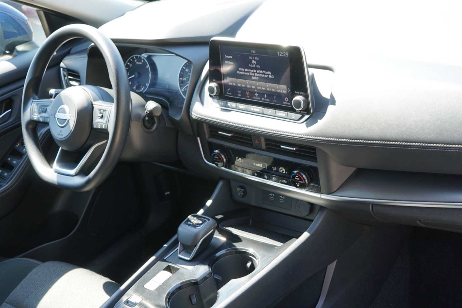 Used 2024 Nissan Rogue SV FWD image 21