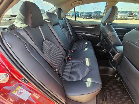 Used 2018 Toyota Camry SE w/ Convenience Package image 28