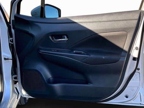 Used 2021 Nissan Versa SV image 17