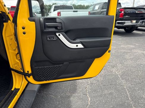 Used 2015 Jeep Wrangler Unlimited Sahara AWD/4WD image 15